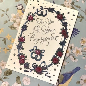 RARO biglietto d'auguri vintage degli anni '80 circa "Per te per il tuo fidanzamento" con STRAORDINARIE rose rosa e motivo a ferro di cavallo - Semplice saluto all'interno - Nostalgia