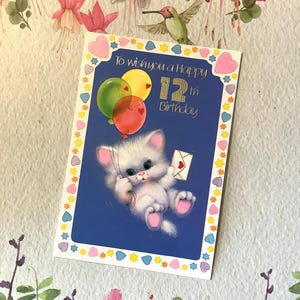 RARO circa anni '80 Vintage inutilizzato "Per augurarti un felice 12° compleanno" Biglietto d'auguri kitsch carino - Gatto che fluttua con alcuni palloncini - Amante dei gatti
