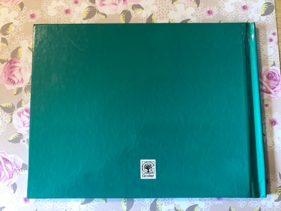 Vintage 1995 Thomas The Tank Engine Hardback Book 'A Close