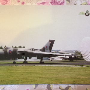 Uiterst ZELDZAME Vintage 'The Last Airworthy Vulcan. XH558' Blanco Fotokaart Om In te lijsten - RAF Benevolent Fund - The Spirit of Great Britain