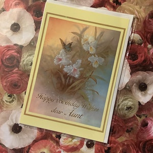 Cartão raro vintage/retro, por volta dos anos 1970, "Feliz aniversário, querida tia" - deslumbrante design de borboletas e flores - cartão vintage/retro carinhoso para tia