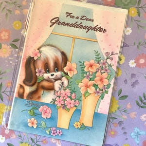 Raro biglietto d'auguri vintage/retrò circa anni '70 'Per una cara nipote' con simpatico/kitsch 'Flower Arranging' Dog Design -Sweet Verse-Fioraio