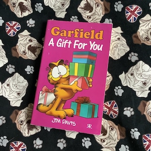 RARE Vintage 1996 &#39;Garfield A Gift For You&#39; by Jim Davis -Collectable Comic Strip Paperback Book No 25 - Fun, Garfield Fan Birth Year Gift