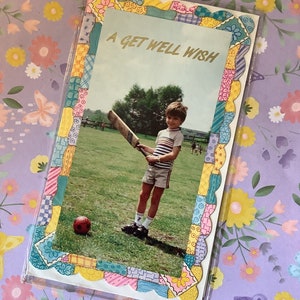 RARE Retro/vintage Circa 1970s 'A Get Well Wish' Retro 'Boy Playing Cricket' Photo Card - Carte nostalgique avec Sweet Verse - Carte nostalgique