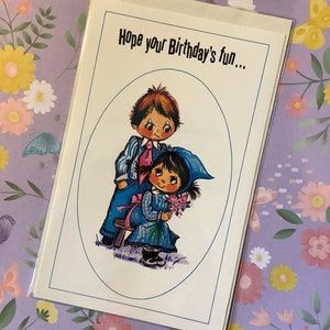 ZELDZAME vintage/retro, circa jaren 1970 'Ik hoop dat je verjaardag leuk wordt...' Superleuke ontwerpkaart voor jongens- en meisjespaar - kitschkaart - retro liefdevolle vriend