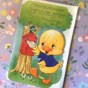 RARE carte vintage des années 1970 « Avec un voeux d'amour à une petite-fille chère pour un très joyeux anniversaire » avec un joli design de caneton et d'oiseau bleu