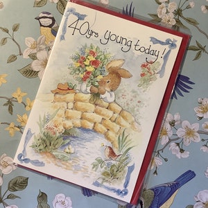 RARO Vintage 1994 '40 anos, jovem hoje!' Cartão de aniversário - Coelho super fofo e design floral Cartão 'Primrose Lane' - Cartão de amigo amoroso de coelho