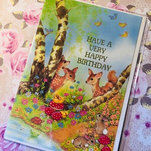ZELDZAME vintage kaart 'Have A Very Happy Birthday' uit circa jaren 80 - Super schattig ontwerp met bosdieren - lief versje - vintage/dierenliefhebbende vriend