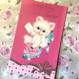 RARO circa anni '80 Vintage inutilizzato "Auguri di compleanno a una cara sorella" - Biglietto super carino/retrò con un gatto seduto su una scarpa con i tacchi alti