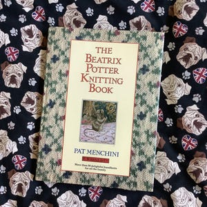 Vintage 1987 ‘The Beatrix Potter Knitting Book by Pat Menchini Over 50 Fabulous Beatrix Potter Hand Knits For All The Family -Fun Gift Ideas