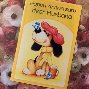 Cartão vintage/retrô EXTREMAMENTE raro, por volta dos anos 1970, 'Feliz aniversário, querido MARIDO' - Design super fofo de cachorro - Decorado por dentro e verso fabuloso