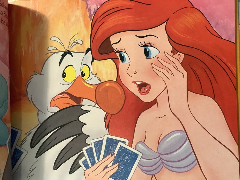 Bellissimo libro vintage del 1992 "La Sirenetta: Il forziere del tesoro 'A Slippery Deck'" con copertina rigida - Divertente regalo di compleanno Disney - Regalo per i fan di Ariel immagine 9