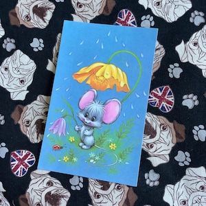 RARE carte d'anniversaire vintage des années 1970 - Adorable souris utilisant une fleur comme design de parapluie - carte nostalgique - carte rétro kitsch à encadrer