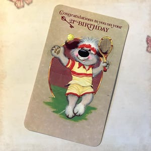 Cartão RARO de aniversário de 21 anos, retrô, vintage, da década de 1970, com design fofo de cachorro jogador de tênis - Cartão de amadurecimento - Verso doce - Cartão para fãs de tênis