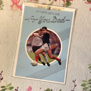 RARO biglietto d'auguri vintage per la festa del papà degli anni '80 circa - Foto di una partita di calcio inglese retrò - Appassionato di calcio - Nostalgia anni '80 - Biglietto divertente