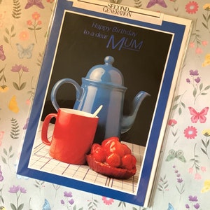 RARE Circa 1980s 'Feliz aniversário para uma querida mãe' Cartão de foto retrô com tema de café e bolo - Cartão de mãe amorosa de bolo - Cartão de mãe de fã retrô dos anos 80