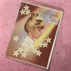Carte « Confirmation » vintage des années 1970 avec une belle fille et un design floral - une carte à chérir - une simple salutation à l'intérieur - nostalgie