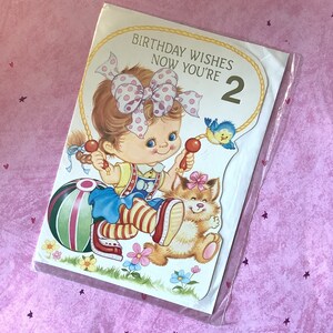 RARE Vintage/Retro Circa 1980s 'Birthday Wishes Now You're 2' Cartão para uma menina em seu segundo aniversário - ADORÁVEL design de menina, gato e pássaro