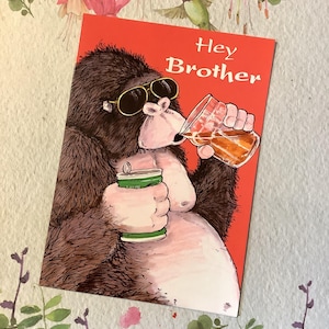 RARE carte d'anniversaire frère vintage des années 1990 - Cool gorille buvant de la bière par Jake - intérieur décoré et enveloppe décorée - carte amusante