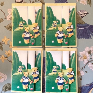 SELTENE Vintage ca. 1990er Jahre Blanko Courtier „Teddybären spielen Krocket“-Design Niedliche MINIATUR-dreifach ausklappbare Karten/Geschenkanhänger in 4er-Packungen
