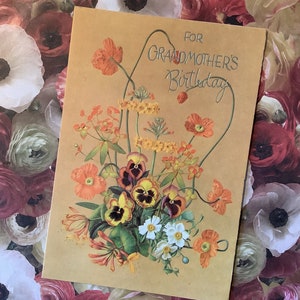 RARO Vintage Circa anni '60 STUPENDO biglietto "Per il compleanno della nonna" - Grazioso biglietto con motivo floreale/viola del pensiero - Versetto dolce - Biglietto nostalgico da conservare