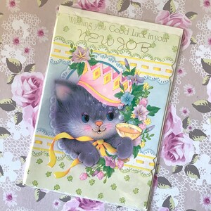 RARO biglietto d'epoca vintage degli anni '70 "Ti auguro buona fortuna per il tuo nuovo lavoro" - Gatto retrò super carino che si gode il design con champagne!  Kitsch/Carta retrò