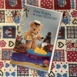 RARE Vintage Circa 1970s 'Feliz aniversário para um querido avô' Cartão com foto de ursinho de pelúcia retrô fofo - verso doce - avô amante de vela