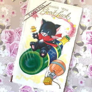 RARE carte vintage des années 1970 « Je vous souhaite bonne chance » - chat rétro super mignon assis sur une bouteille de champagne et conception de souris - carte kitsch insolite