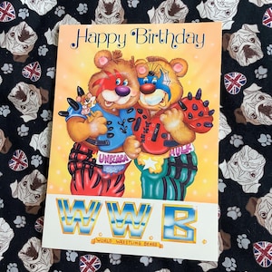 Cartão RARO vintage "Feliz Aniversário" da década de 1980, tamanho A4 - Design divertido e adorável de ursos de luta livre da WWB! Cartão para amantes de luta livre americana