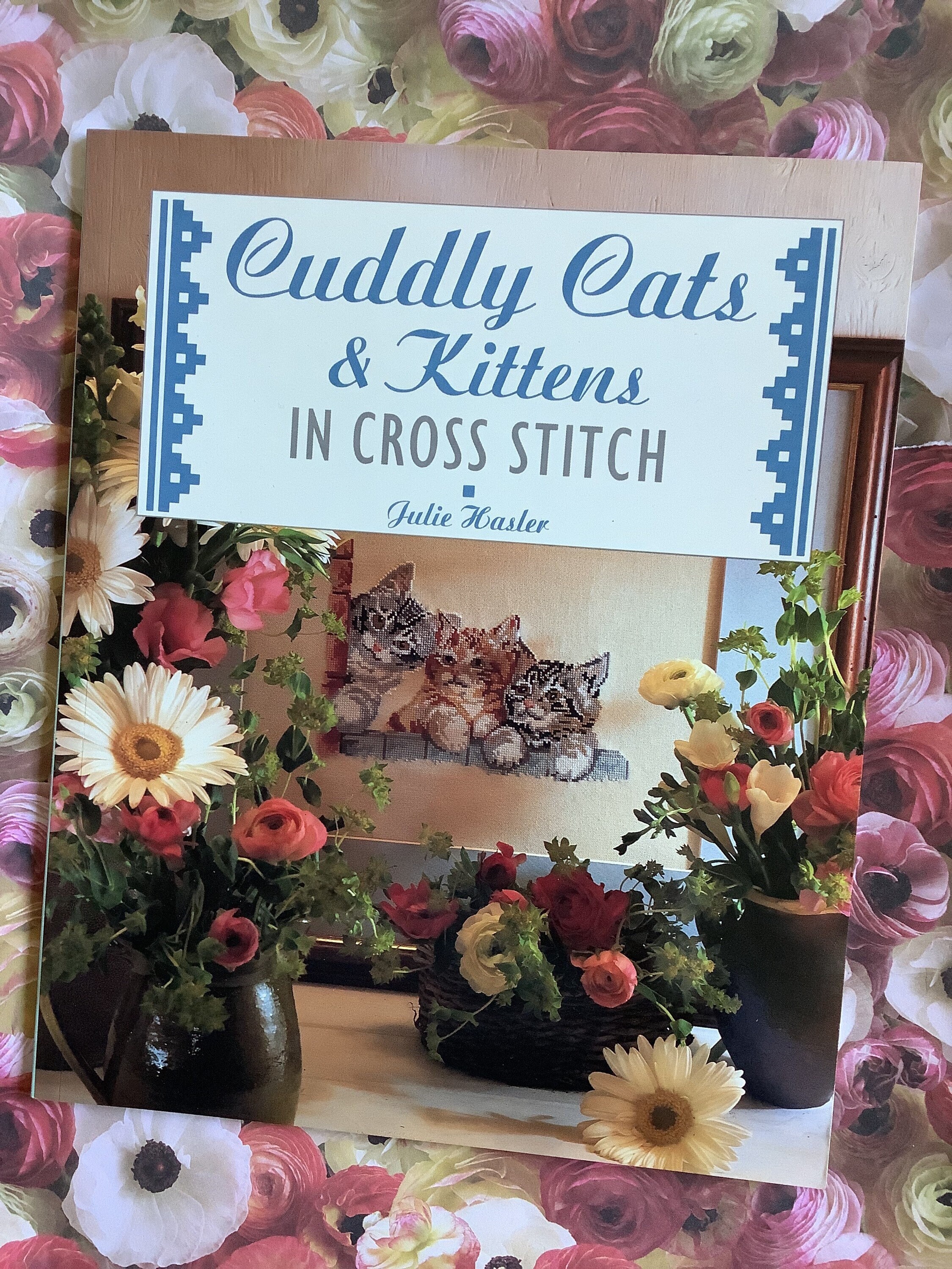 Cats and Kittens in Cross Stitch: : Hasler, Julie S.: 9780304341306