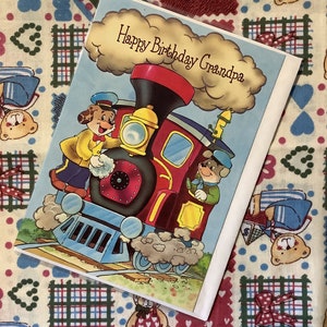RARE carte vintage/rétro des années 1970 « Joyeux anniversaire grand-père » avec un chien super mignon sur un design de train - vers doux à l'intérieur - carte amusante et nostalgique
