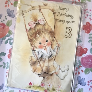 Cartão vintage extremamente RARO da década de 1970 "Feliz Aniversário, hoje você tem 3 anos" - Design deslumbrante estilo Holly Hobbie e versos doces - Nostalgia