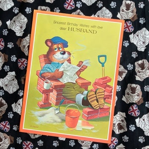 RARO Grande Verdadeiro Vintage Circa 1970s 'Sinceros Desejos de Aniversário com amor querido Marido' Cartão com Divertido Design de Tigre 'Construtor' por Ken Langstaff