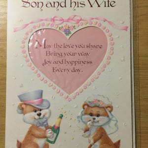 RARE vintage/rétro vers les années 1980 « Joyeux anniversaire à un cher fils et à sa femme » - Conception mignonne d'ours avec le vers doux et le devant de coeur découpé