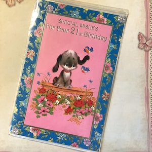 RARA cartolina vintage degli anni '70 circa "Per il tuo 21° compleanno" - ADORABILE disegno con cane, uccellini e fiori - Nostalgica - Versi dolci - Una cartolina da conservare