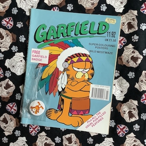 EXTREMELY Rare Vintage November 1992 &#39;Garfield&#39; Comic - Complete With FREE Garfield Badge - Fun, Nostalgic & Retro Gift for a Garfield Lover