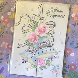 ZELDZAME vintage/retro jaren 1970 verlovingskaart - uitgesneden kaart met een mooi paar bellen & bloemdessin - vintage/retro liefdevolle paarkaart