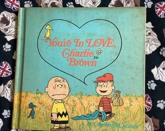 Libro de tapa dura de edición vintage RARA de 1968 "Estás enamorado, Charlie Brown" de Charles M. Schulz - Libro ilustrado de Sweet Peanuts y etiqueta de regalo