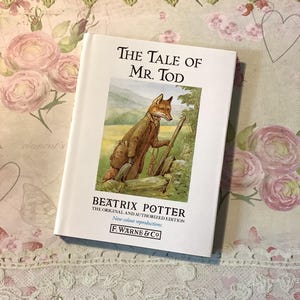 Wunderschönes Vintage 1995 Beatrix Potter Buch namens 'The Tale Of Mr. Tod' in Hardcover - Sammlerstück & handgemachter Geschenkanhänger - Fuchs Liebhaber Geschenk