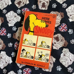 RARE Vintage 1968 &#39;Here Comes Snoopy&#39; Book in Paperback - Charles M. Schulz - Cartoon/Comic Strip Book - Fun Peanuts Birth Year Gift -Humour