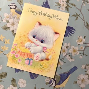 ZELDZAME vintage kaart 'Happy Birthday, mama' uit circa jaren 1970 - schattige kitsch Big Blue Eyed Cat & mooi bloemdessin - lief vers - fan van nostalgie