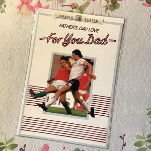 RARO biglietto d'auguri vintage per la festa del papà degli anni '80 circa - Foto di una partita di calcio inglese retrò - Appassionato di calcio - Nostalgia anni '80 - Biglietto divertente