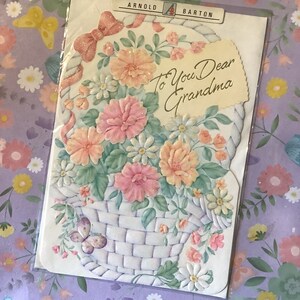 Vintage Circa 1980er Jahre 'To You Liebe Oma' Geburtstagskarte von Arnold Barton Atemberaubender Blumenkorb mit einem Hauch von Glitzer Design -Sweet Verse