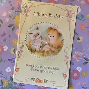 EXTREMAMENTE RARO Vintage/Retro Circa 1960s 'Um Feliz Aniversário' Cartão Frontal Recortado com Quatro Dobras - Design Bonito de Gato, Cachorro e Rato - Cartão Kitsch Lover