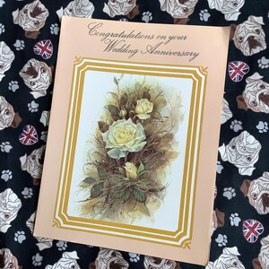 ZELDZAME vintage grote kaart 'On Your Wedding Anniversary' uit circa jaren 60 met PRACHTIG ontwerp met gele rozen - zoet vers erin - traditionele kaart