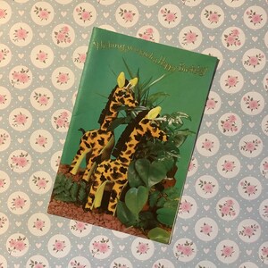 RARO biglietto d'auguri vintage degli anni '50 circa per una bambina, biglietto classico a quattro pieghe di Sharpe - biglietto fotografico retrò con coppia di giraffe - dolce verso