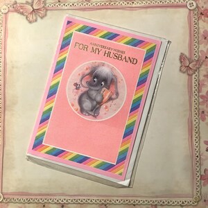 Cartão vintage da década de 1970 "Desejos de aniversário para meu marido", com design kitsch e adorável de elefante e rato por Riko - Sweet Verse - Nostálgico