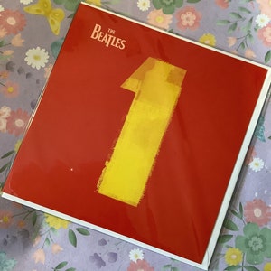 Les Beatles '1' millésime 2000 couverture d'album carte de voeux vierge de 2009 - Paper Ephemera - Remplisseur de journaux indésirables - Carte à collectionner fan des Beatles