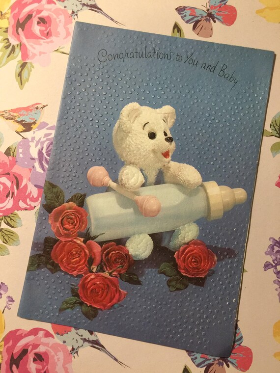 Tarjeta De Felicitación De Nacimiento Para Niño BGC Studios: Relieve De Peluche Azul (19x13 Cm) Con Detalle Osito