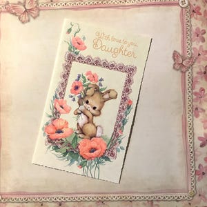RARO cartão de aniversário vintage da década de 1980 "Com amor para sua filha", design adorável de coelho kitsch e papoula com um toque de glitter - Sweet Verse